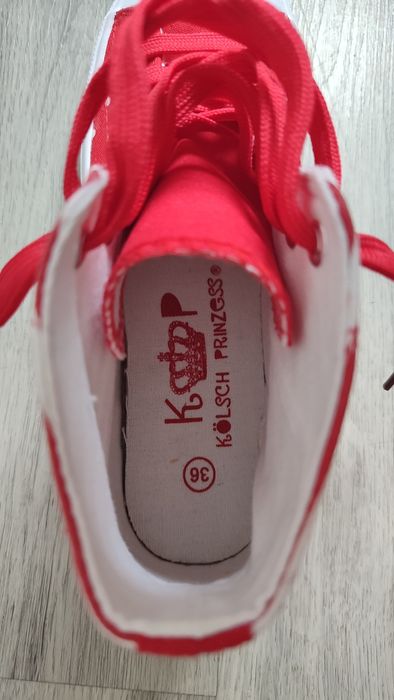 Нові  яскраві кеди, куплені в Німеччині. 36 розмiр