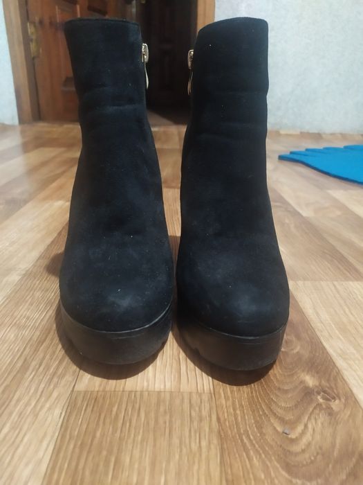 Сапожки замшеві на каблучку осінь, весна