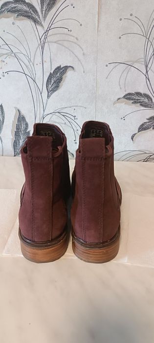 Челси 39 размер,замшевые подошва  состояние отличное,весна,бренд Clark