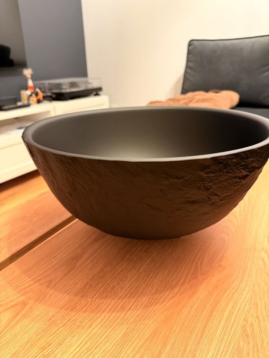 Umywalka czarna nablatowa ze strukturą