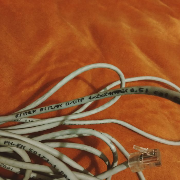 Kabel internetowy z końcówkami