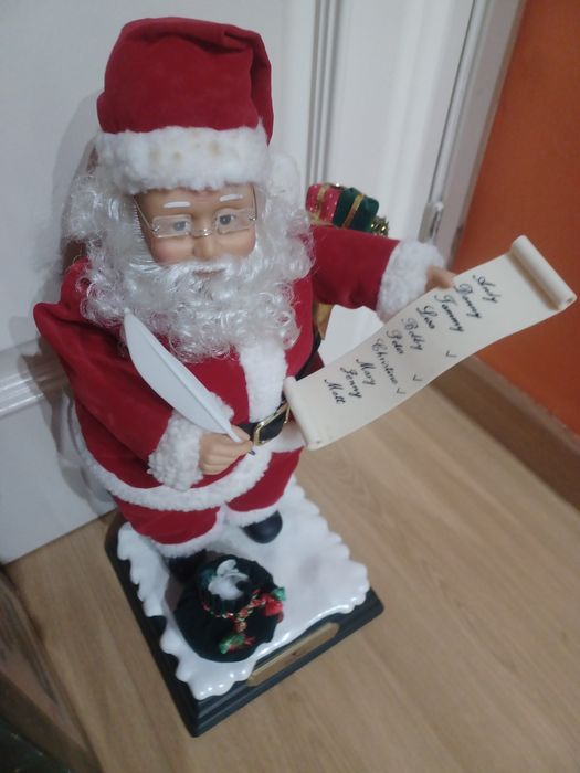 Pai Natal com música e dança