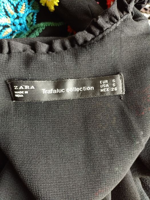 Czarna sukienka z wyszywanymi kwiatami, Zara, S
