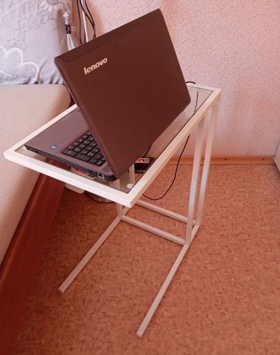 Срочно! Дёшево!  Продам изящный журнальный столик