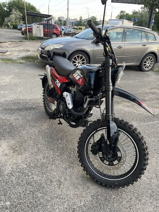 Мотоцикл GEON ROCKSTER 250 (SOHC 17/17 On-Road)