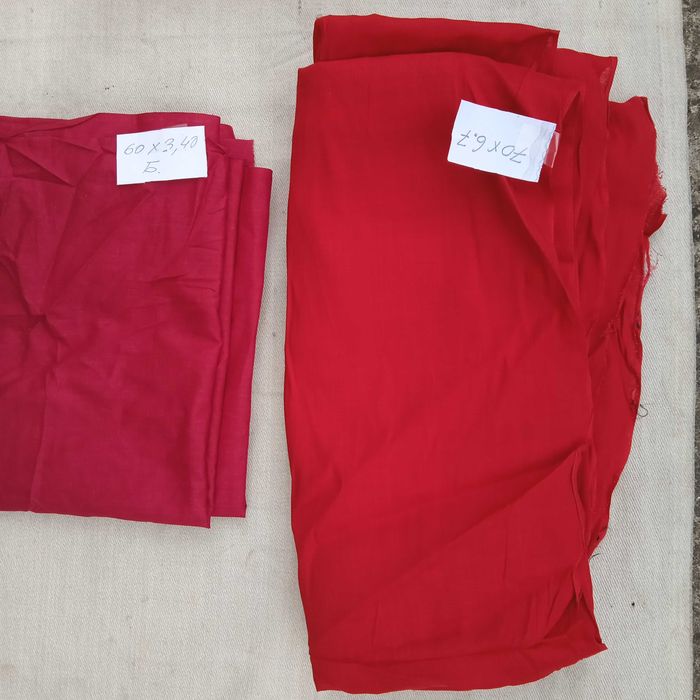Ткань х/б красного цвета.