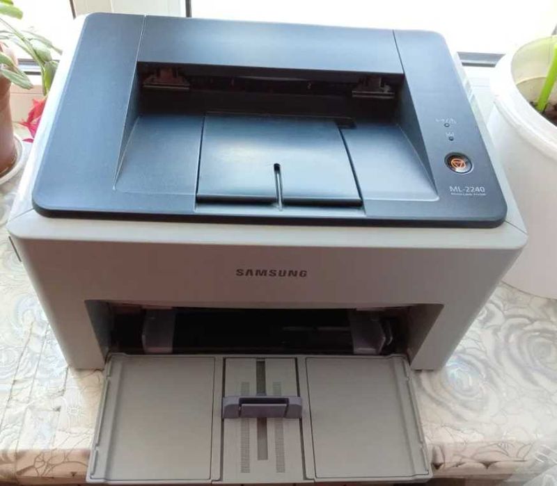 Лазерный монохромный принтер Samsung ML-2240