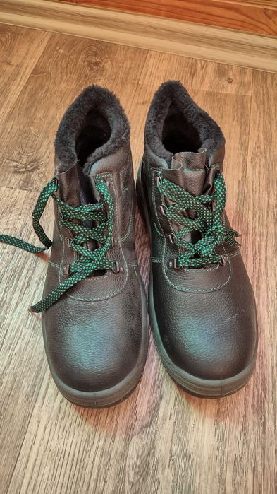 Ботинки рабочие с верхом из влагостойкой кожи