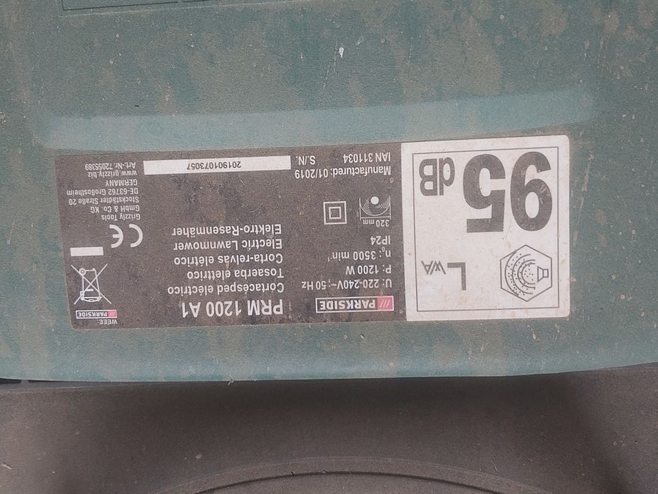 Máquina de cortar relva elétrica