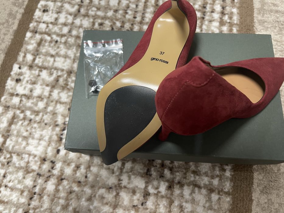 Продам туфлі .взувались один раз