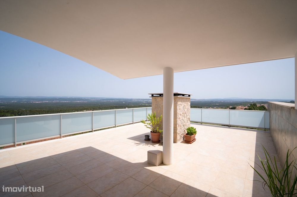 Exclusividade e Vistas de Mar e Serra em Serra do Bouro