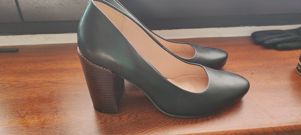 Czółenka skórzane Clarks