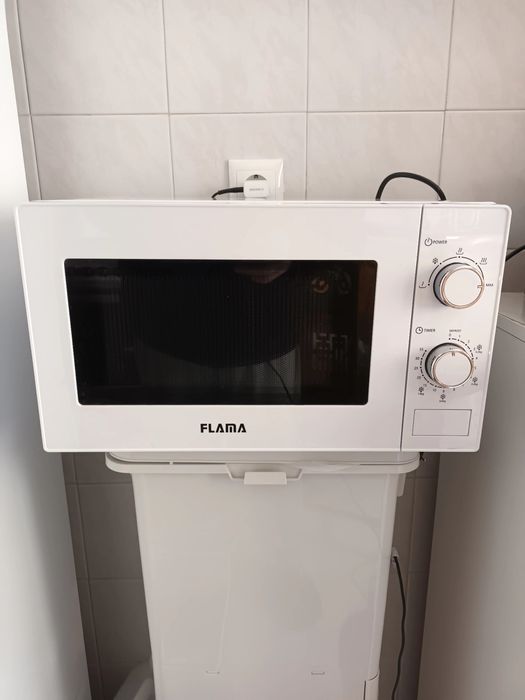 Microondas Flama 1846FL- impecável