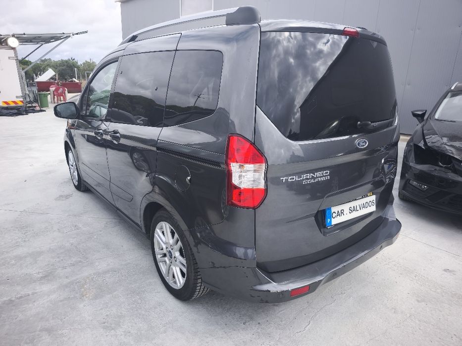 Ford Connect  5 lugares sinistrado