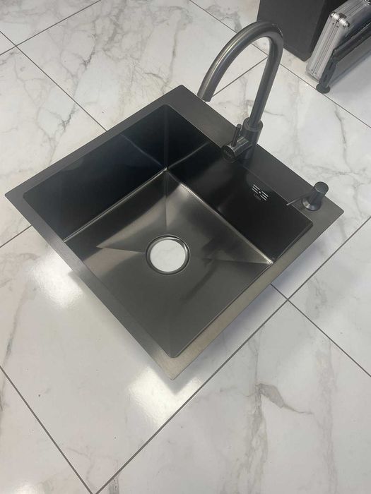 Мойка Lidz 5050 см черная и смеситель для кухни Kraft, черный