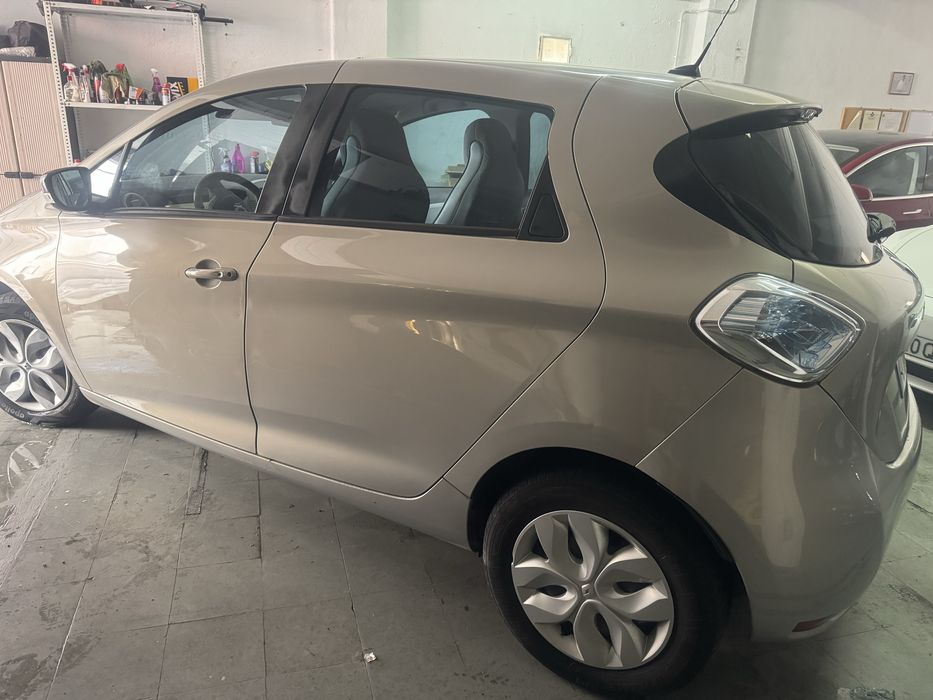 Renault Zoe muito bem estimado 100% eletrico foto 4