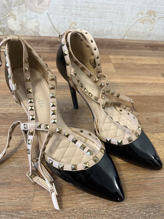 Туфлі на підборах