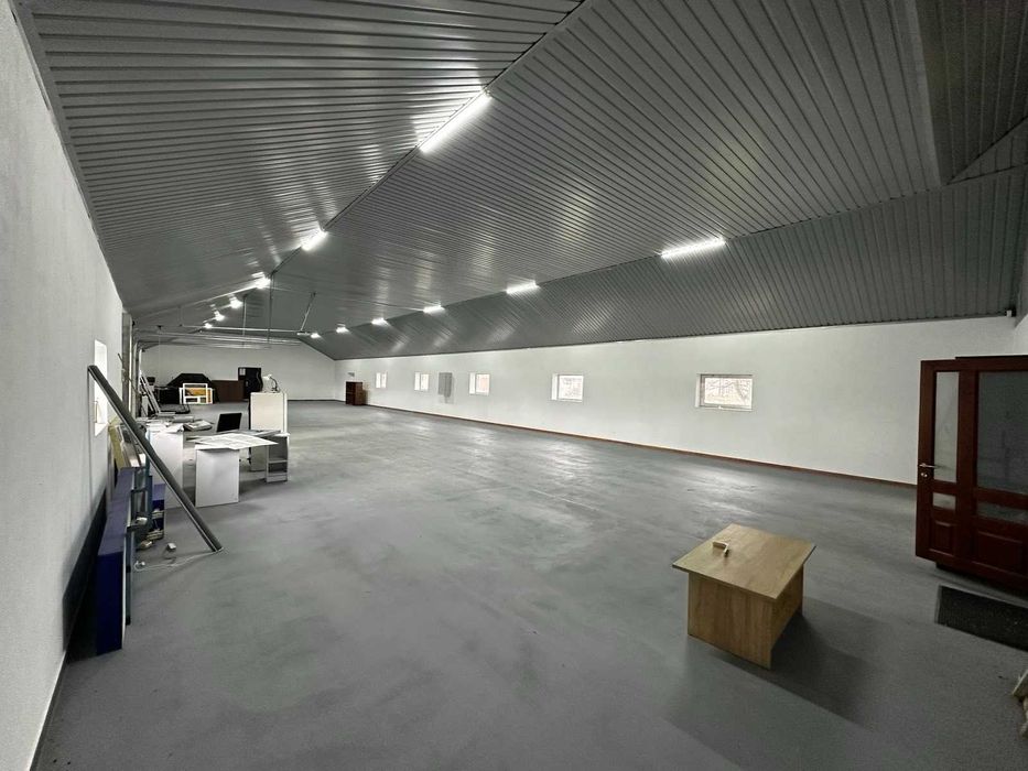 Продається комерційне приміщення в смт. Буштино