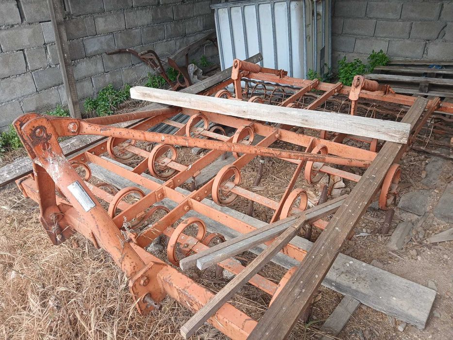 Vibrocultivador com rolo