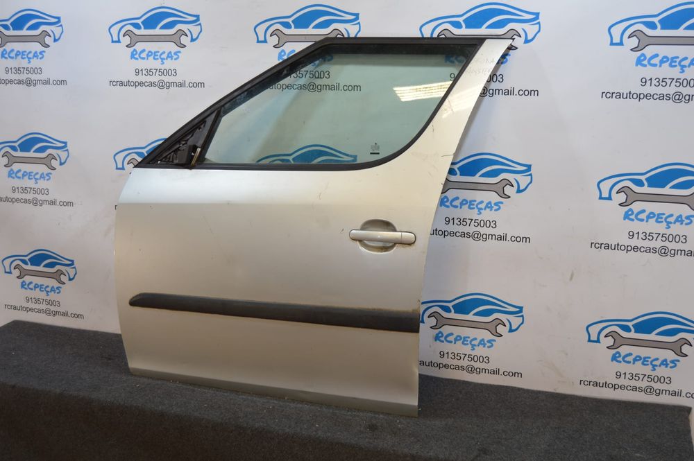 PORTA FRENTE FRONTAL ESQUERDA SKODA ROOMSTER I 1 MK1 5J 5J7 FECHO