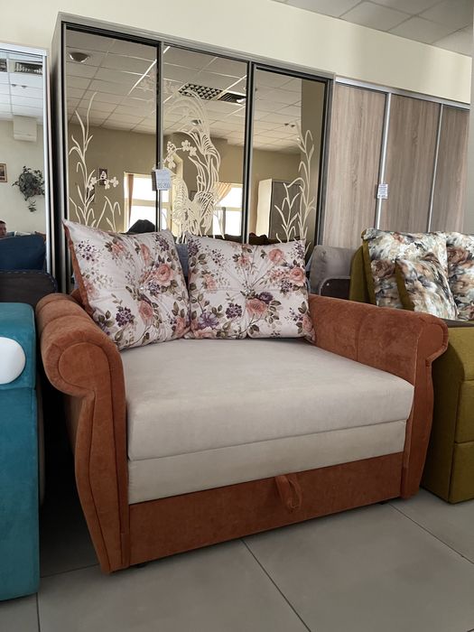 Диван выкатной . диван викатний