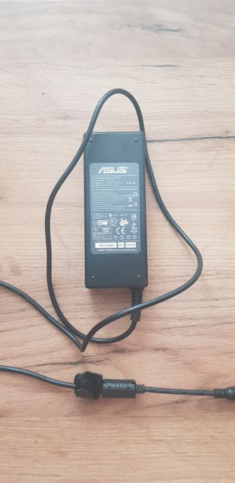 Адаптер, зарядний пристрій