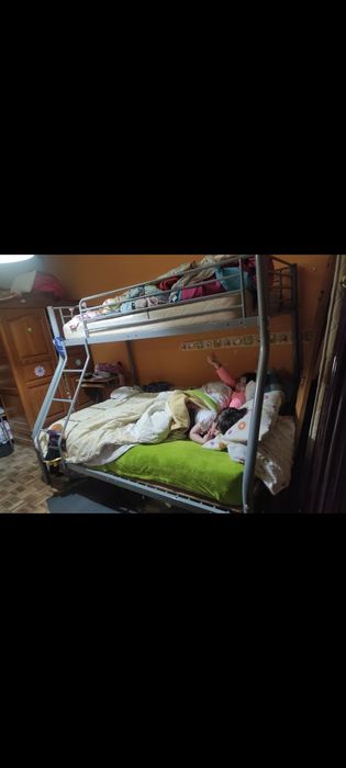 Cama beliche com cama de casal