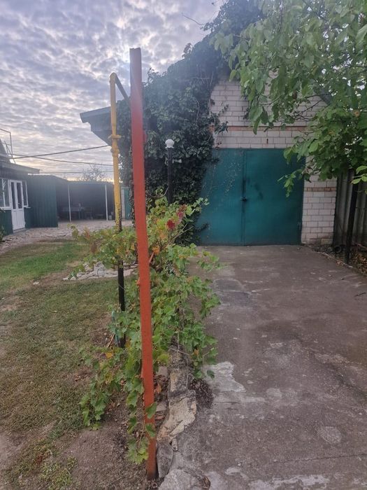 Продається будинок з господарством