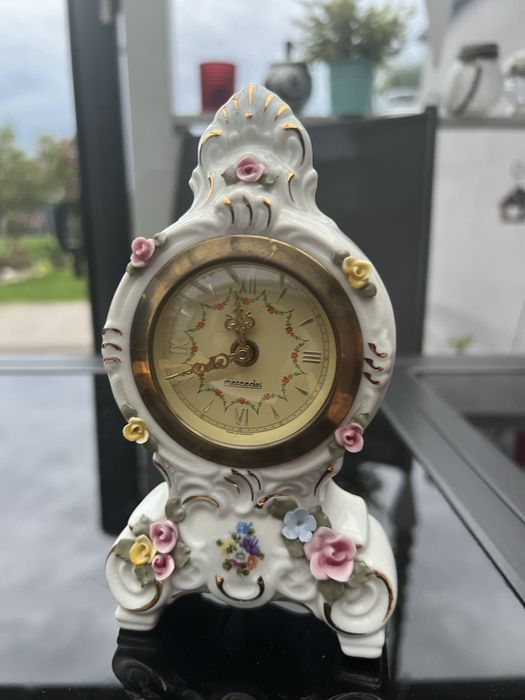 Фарфоровые механические часы