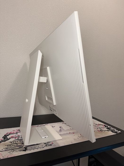 Samsung Smart Monitor M8 – стильный 32″ 4K UHD монитор с SmartTV