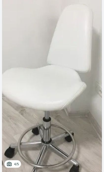 Стіл манікюрний, крісло манікюрне, обладнання для манікюру
