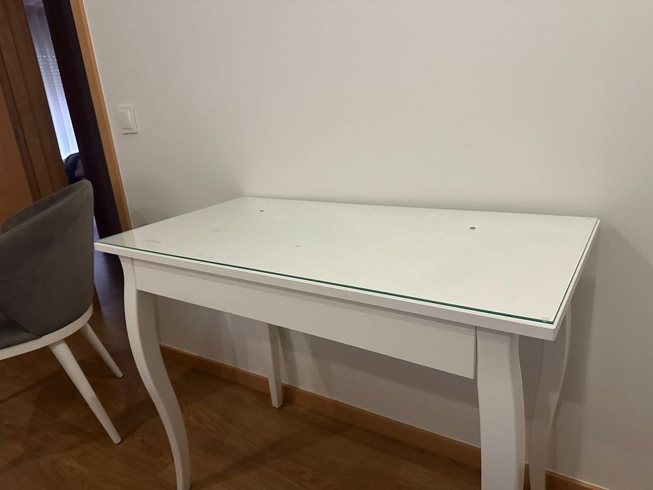 Secretaria com vidro