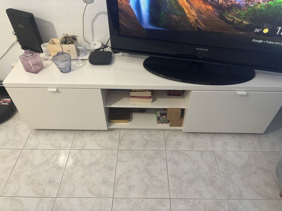 Movel tv com marcas de uso
