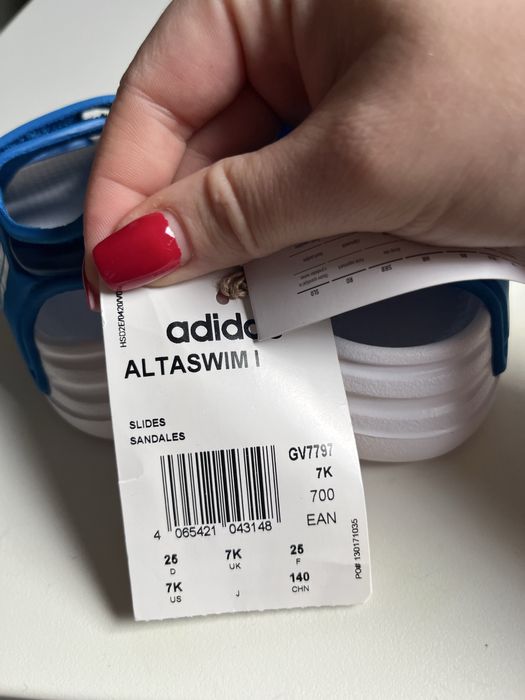 Piankowe sandały dla dziecka Adidas na rzepę