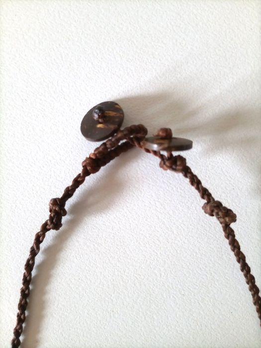 Colar artesanal em forma de flor