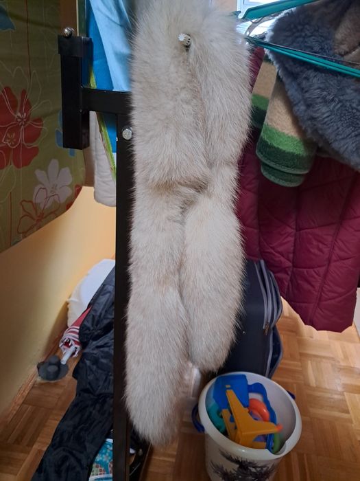 Szal,kołnierz otulacz szyji, lisi kołnierz zapinany na mini haftkę,