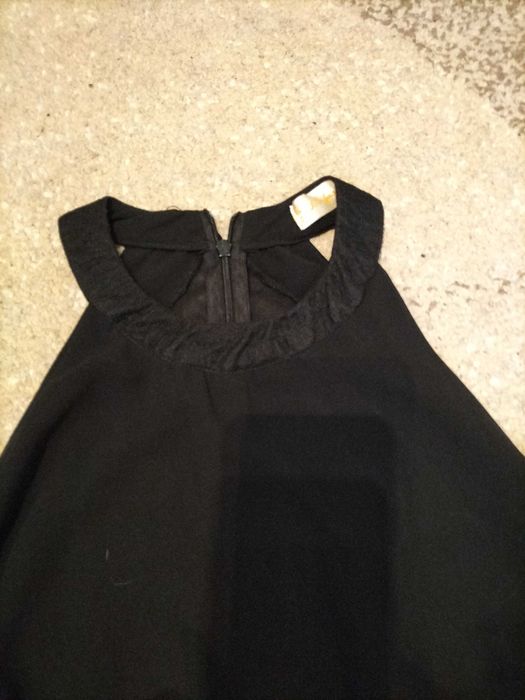 Czarna bluzka z amerykańskim dekoltem