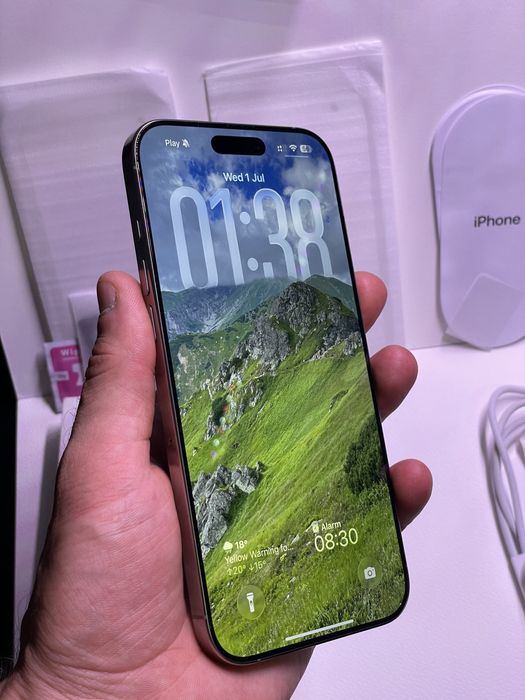 iPhone 16 Pro Max 512Gb srebrny z unikatowym livery, stan idealny, 2 etui, 2 szkiełka ochronne ochrona na aparaty