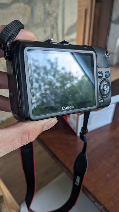 Canon eos M mirrorless