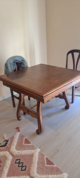 Mesa de madeira extensível