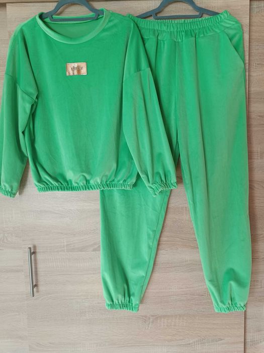 Nowy piękny Dres welur kolor jabłko