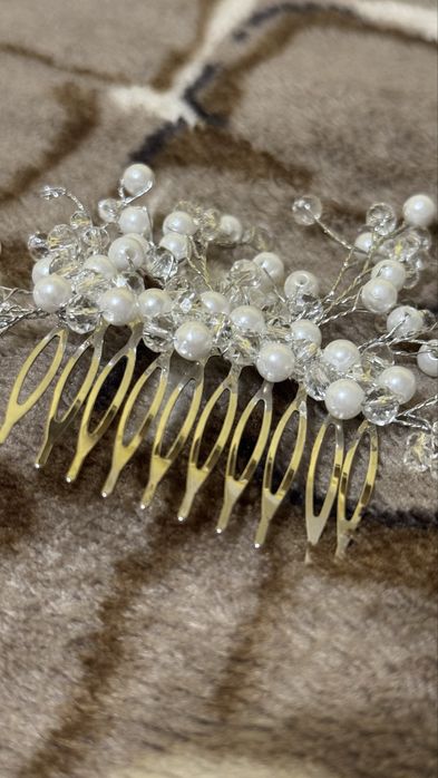 Весільна прикраса у волосся