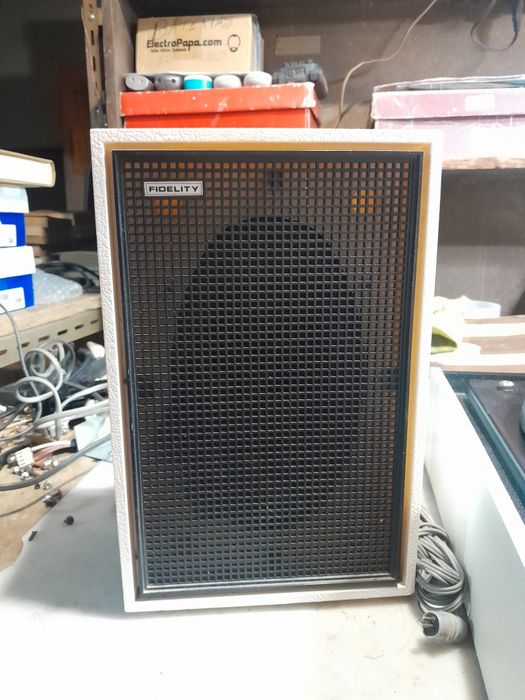 Gira-Discos com amplificador e colunas Fidelity UA4 de 1971