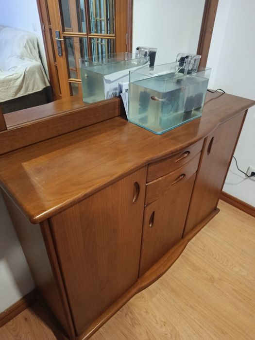 Aparador madeira  mais espelho