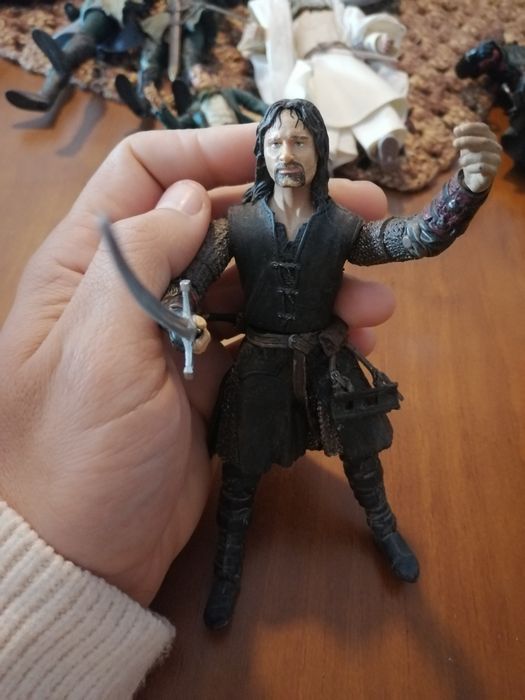 Aragorn boneco  senhor dos anéis
