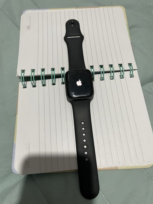 Продам Apple Watch SE 40мм
