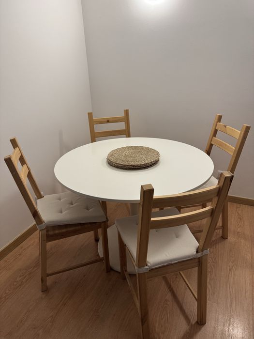 Mesa e cadeiras ikea