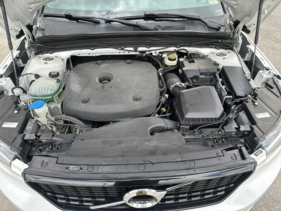 Volvo XC40      2021