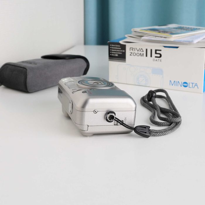 Minolta RIVA ZOOM DATE 115 - Плівковий фотоапарат