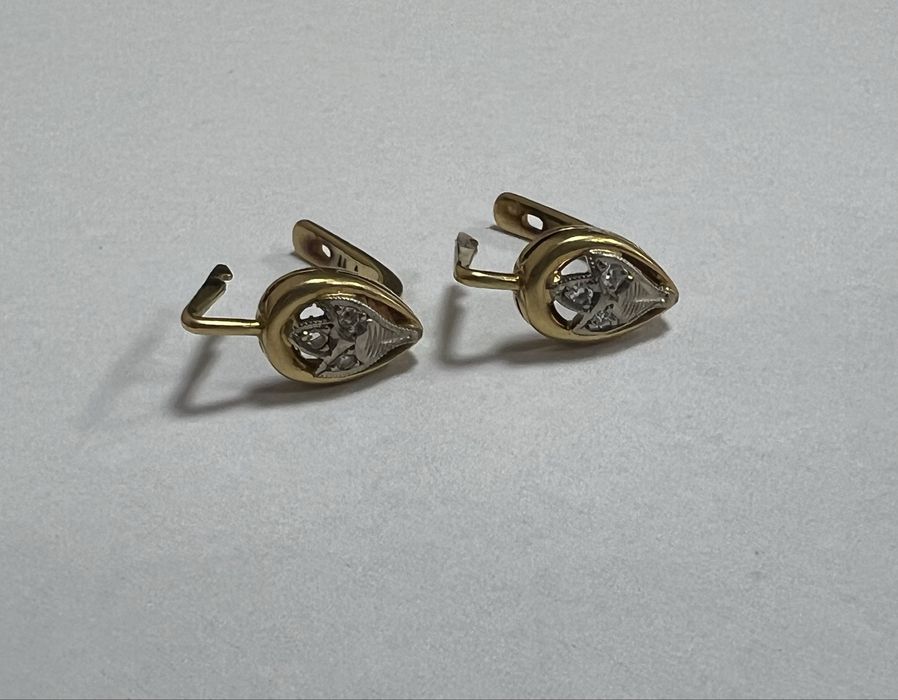 Золоті сережки 750 проби з діамантами, серп та молот